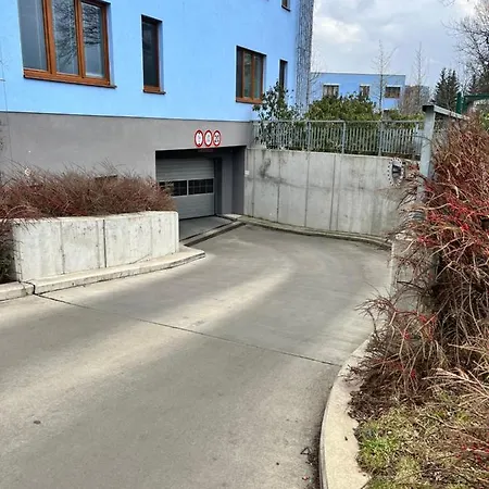 Maria - Free Parking