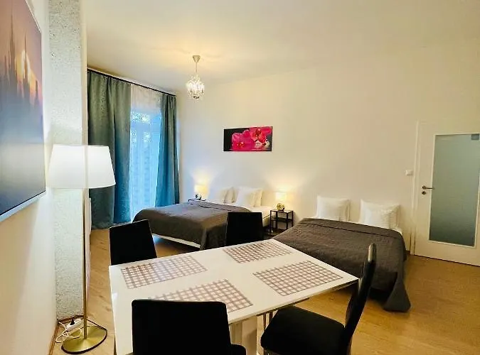 Maria - Free Parking