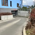 Maria - Free Parking