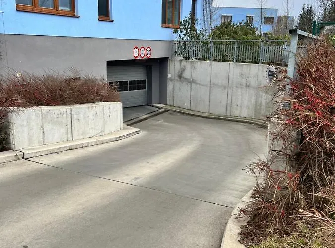 Maria - Free Parking